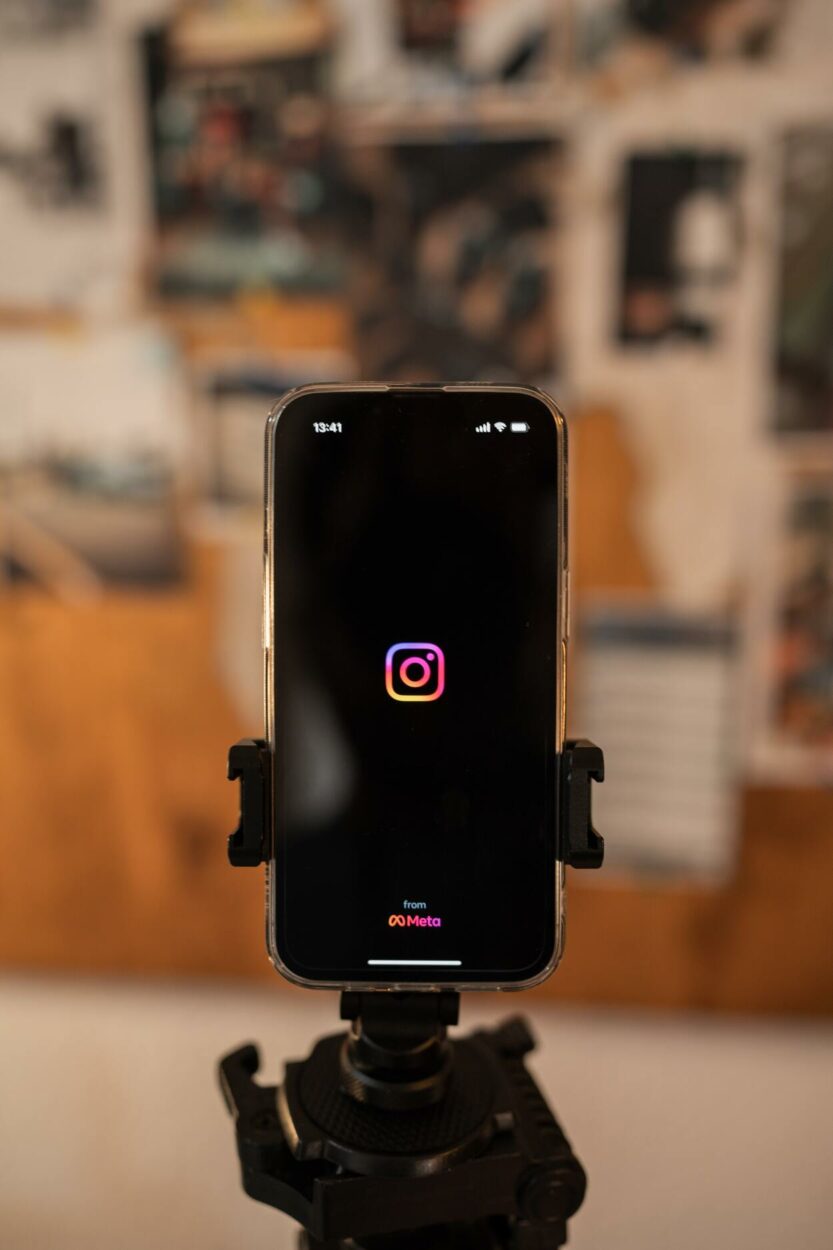 Instagram app animation when opened on an iphone,