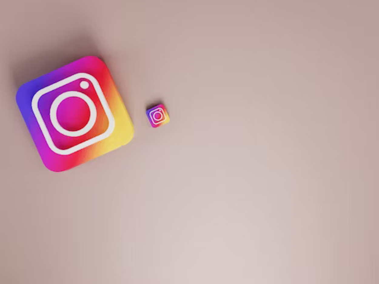A picture of the Instagram logo of different sizes.