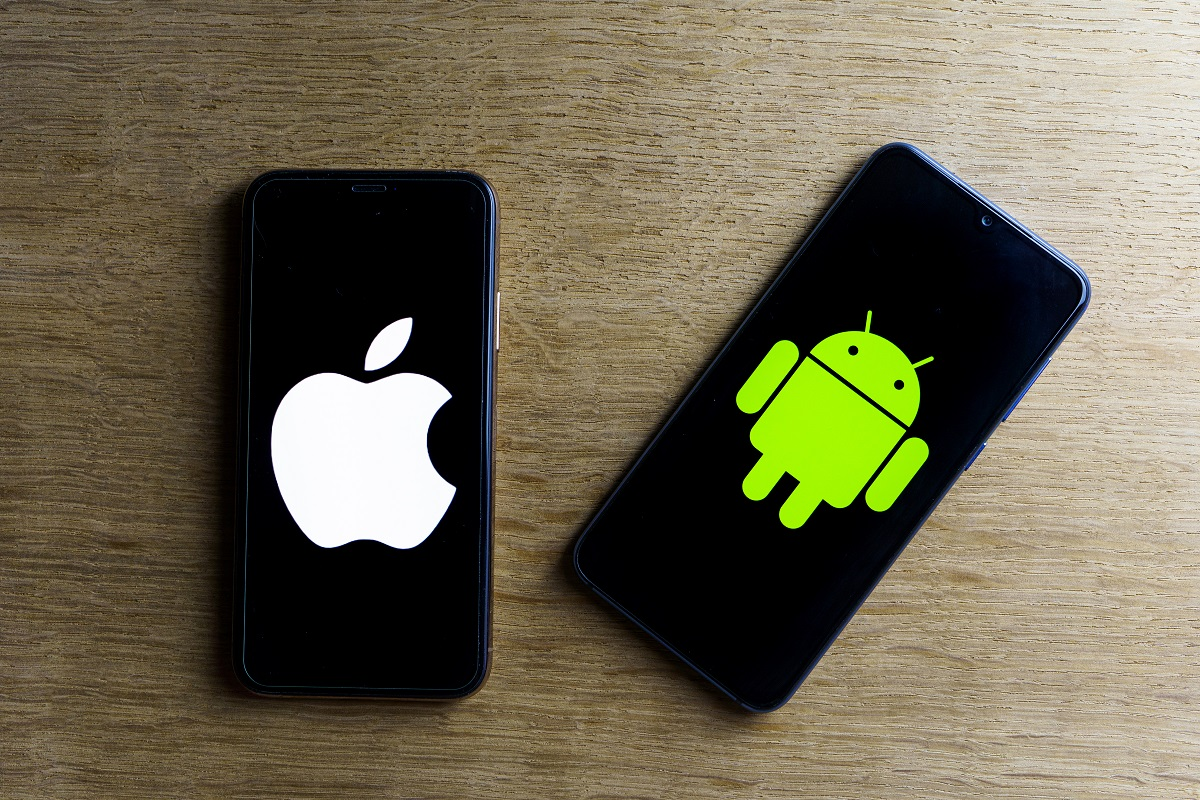 2 phones with Android and Apple logo.
